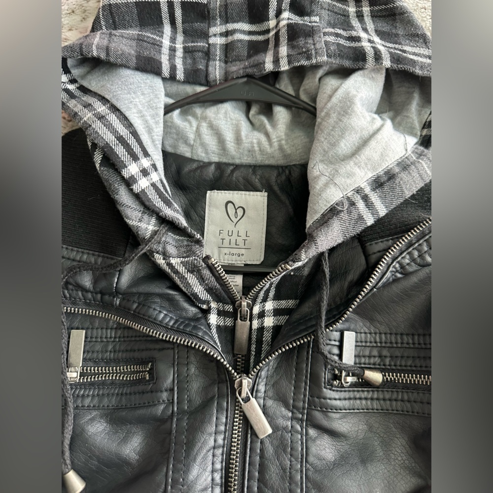 Leather jacket - Picture 3 of 4